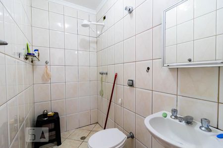 Casa à venda com 204m², 6 quartos e 1 vaga Casa à venda com 204m², 6 quartos e 1 vagaBanheiro do Corredor