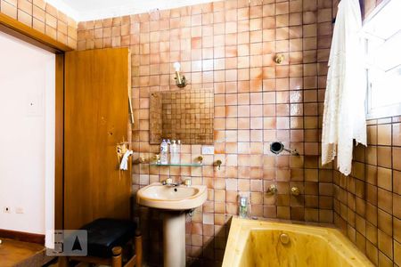 Casa à venda com 204m², 6 quartos e 1 vaga Casa à venda com 204m², 6 quartos e 1 vagaBanheiro da Suíte