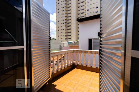 Casa à venda com 204m², 6 quartos e 1 vaga Casa à venda com 204m², 6 quartos e 1 vagaSacada do Quarto 1