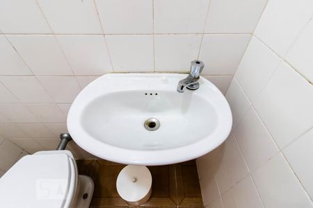 Casa à venda com 204m², 6 quartos e 1 vaga Casa à venda com 204m², 6 quartos e 1 vagaBanheiro de Serviço