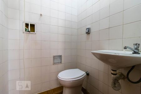 Casa à venda com 204m², 6 quartos e 1 vaga Casa à venda com 204m², 6 quartos e 1 vagaBanheiro de Serviço