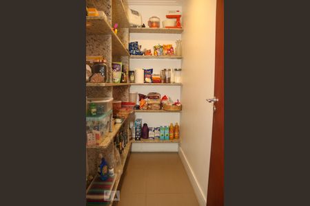 Casa de condomínio à venda com 260m², 4 quartos e 3 vagasDespensa