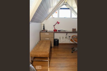 Casa de condomínio à venda com 260m², 4 quartos e 3 vagasEscritório