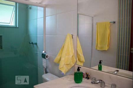 Casa de condomínio à venda com 260m², 4 quartos e 3 vagasBanheiro da Suite 2