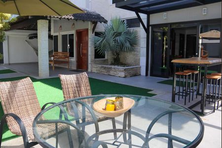 Casa de condomínio à venda com 260m², 4 quartos e 3 vagasÁrea comum