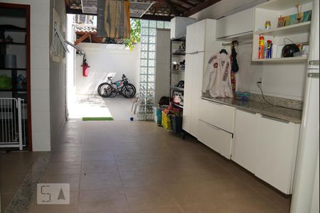 Casa de condomínio à venda com 260m², 4 quartos e 3 vagasDetalhe da Área de serviço