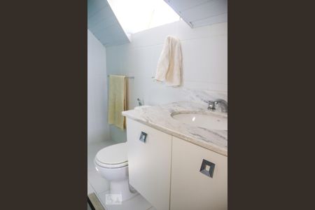 Casa de condomínio à venda com 260m², 4 quartos e 3 vagasBanheiro no Sótão