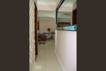 Casa de condomínio à venda com 260m², 4 quartos e 3 vagasCorredor