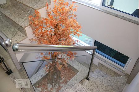 Casa de condomínio à venda com 260m², 4 quartos e 3 vagasEscada