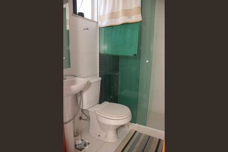 Casa de condomínio à venda com 260m², 4 quartos e 3 vagasBanheiro de Serviço