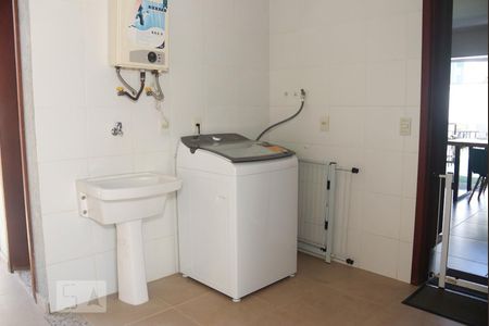 Casa de condomínio à venda com 260m², 4 quartos e 3 vagasDetalhe da Área de serviço