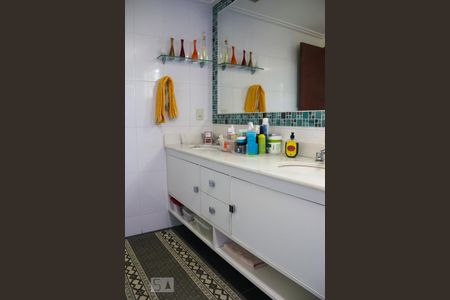 Casa de condomínio à venda com 260m², 4 quartos e 3 vagasBanheiro da Suíte 1