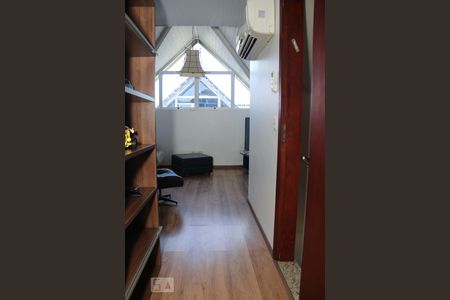 Casa de condomínio à venda com 260m², 4 quartos e 3 vagasEscritório