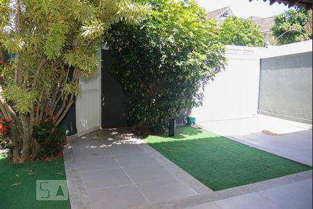 Casa de condomínio à venda com 260m², 4 quartos e 3 vagasVaranda