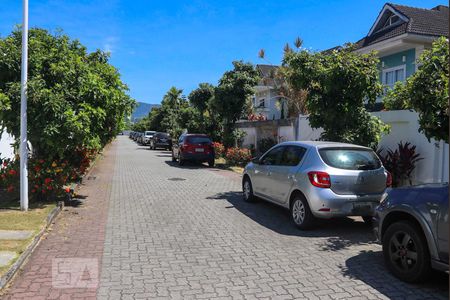 Casa de condomínio à venda com 260m², 4 quartos e 3 vagasVista da Rua