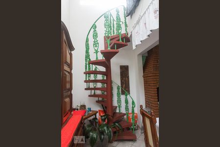 Escada de casa à venda com 4 quartos, 160m² em Jardim Santa Cruz, São Paulo