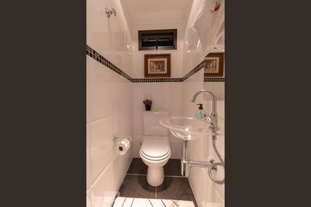 Lavabo de apartamento para alugar com 3 quartos, 136m² em Vila Azevedo, São Paulo