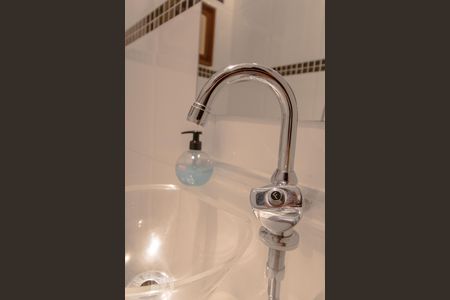 Lavabo de apartamento para alugar com 3 quartos, 136m² em Vila Azevedo, São Paulo