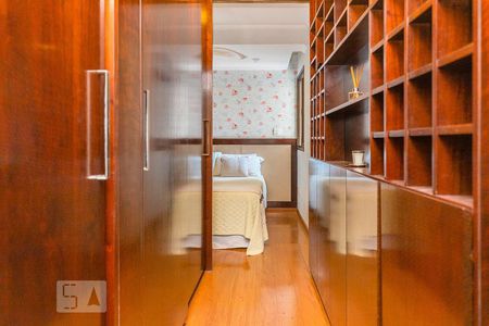 Closet de apartamento para alugar com 2 quartos, 55m² em Indianópolis, São Paulo