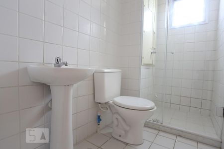Banheiro de apartamento para alugar com 2 quartos, 48m² em Rio Pequeno, São Paulo