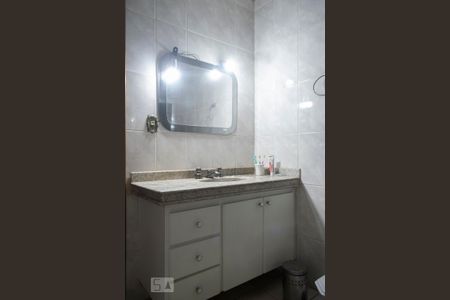 Casa à venda com 434m², 3 quartos e 4 vagas Casa à venda com 434m², 3 quartos e 4 vagasBANHEIRO SUITE