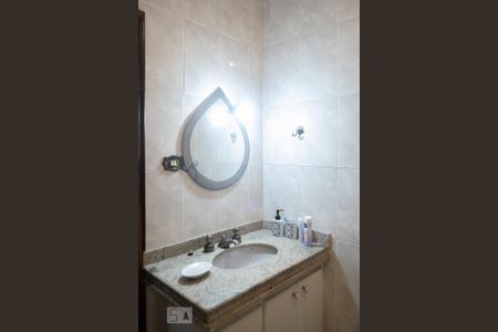 Casa à venda com 434m², 3 quartos e 4 vagas Casa à venda com 434m², 3 quartos e 4 vagasBANHEIRO