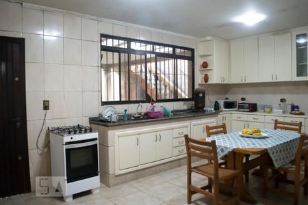 Casa à venda com 434m², 3 quartos e 4 vagas Casa à venda com 434m², 3 quartos e 4 vagasCOZINHA