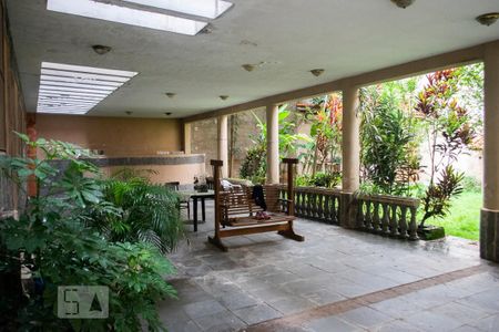 Casa à venda com 434m², 3 quartos e 4 vagas Casa à venda com 434m², 3 quartos e 4 vagasQUINTAL FUNDOS