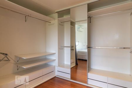 Apartamento para alugar com 75m², 2 quartos e 2 vagas Apartamento para alugar com 75m², 2 quartos e 2 vagasCloset do quarto