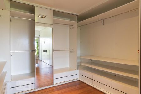 Apartamento para alugar com 75m², 2 quartos e 2 vagas Apartamento para alugar com 75m², 2 quartos e 2 vagasCloset do quarto