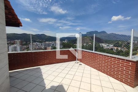 Apartamento à venda com 198m², 3 quartos e 2 vagasCobertura Área Externa