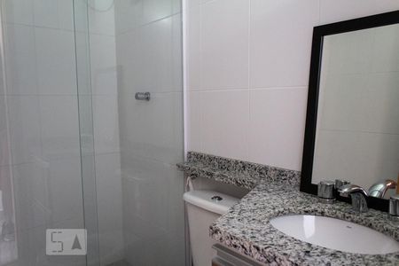 Banheiro de kitnet/studio para alugar com 1 quarto, 20m² em República, São Paulo