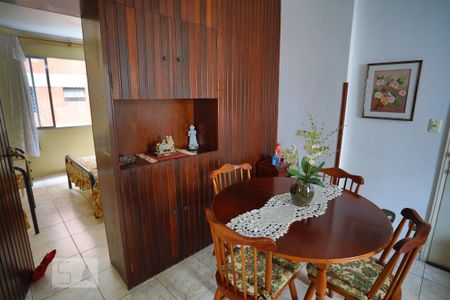 Apartamento para alugar com 70m², 2 quartos e 1 vagaMesa de jantar da sala