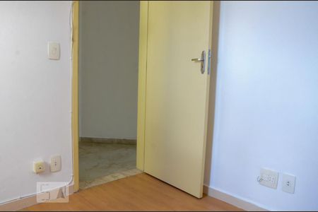 Apartamento para alugar com 72m², 2 quartos e 2 vagasQuarto