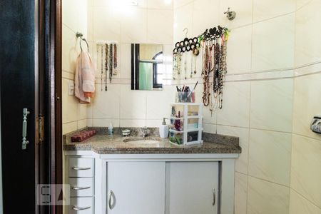 Casa à venda com 190m², 3 quartos e 3 vagasBanheiro da Suíte 2