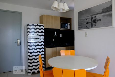 Sala e cozinha de apartamento à venda com 1 quarto, 40m² em Jacarepaguá, Rio de Janeiro