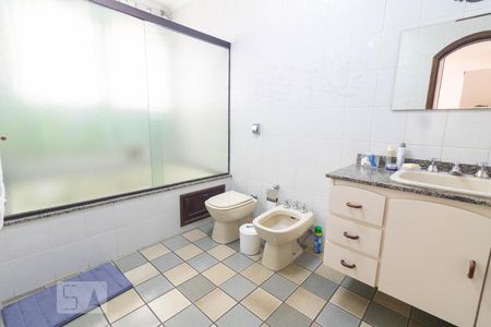 Casa à venda com 354m², 4 quartos e 6 vagasBanheiro 2