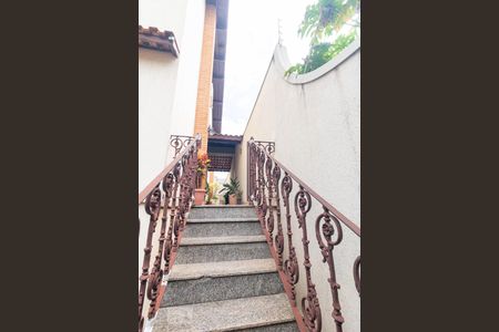 Casa à venda com 354m², 4 quartos e 6 vagasEscada