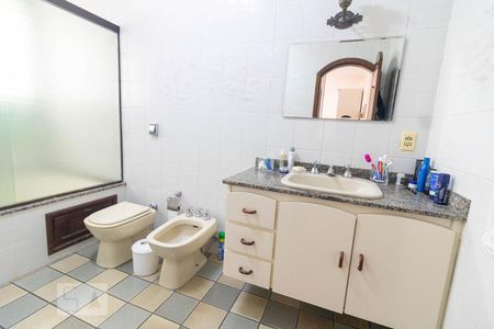 Casa à venda com 354m², 4 quartos e 6 vagasBanheiro 2