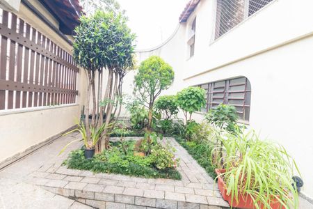 Casa à venda com 354m², 4 quartos e 6 vagasFachada