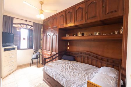 Casa à venda com 354m², 4 quartos e 6 vagasQuarto 2