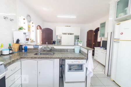 Casa à venda com 354m², 4 quartos e 6 vagasCozinha