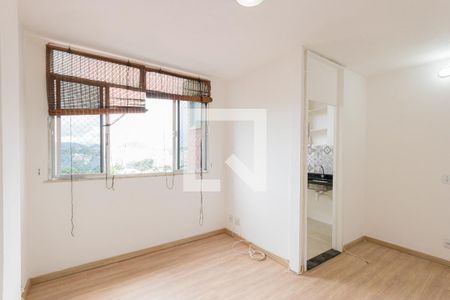 Sala de apartamento para alugar com 2 quartos, 50m² em Freguesia de Jacarepaguá, Rio de Janeiro