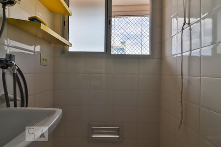 Apartamento à venda com 74m², 2 quartos e 1 vaga Apartamento à venda com 74m², 2 quartos e 1 vagaDetalhe da area de serviço