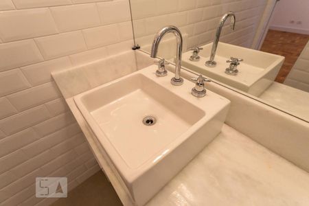 Apartamento para alugar com 190m², 3 quartos e 1 vaga Apartamento para alugar com 190m², 3 quartos e 1 vagaPia