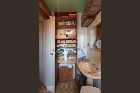 Casa à venda com 240m², 3 quartos e 2 vagasBanheiro da edícula