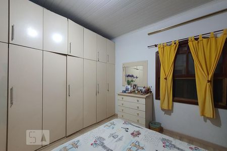 Casa à venda com 240m², 3 quartos e 2 vagasSuíte