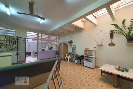 Casa à venda com 240m², 3 quartos e 2 vagasSalão