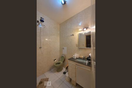 Casa à venda com 240m², 3 quartos e 2 vagasBanheiro do salão