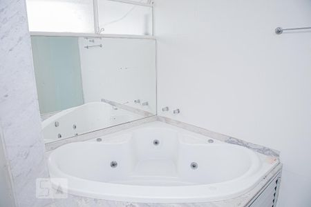 Banheiro  de apartamento à venda com 2 quartos, 120m² em Bela Vista, São Paulo
